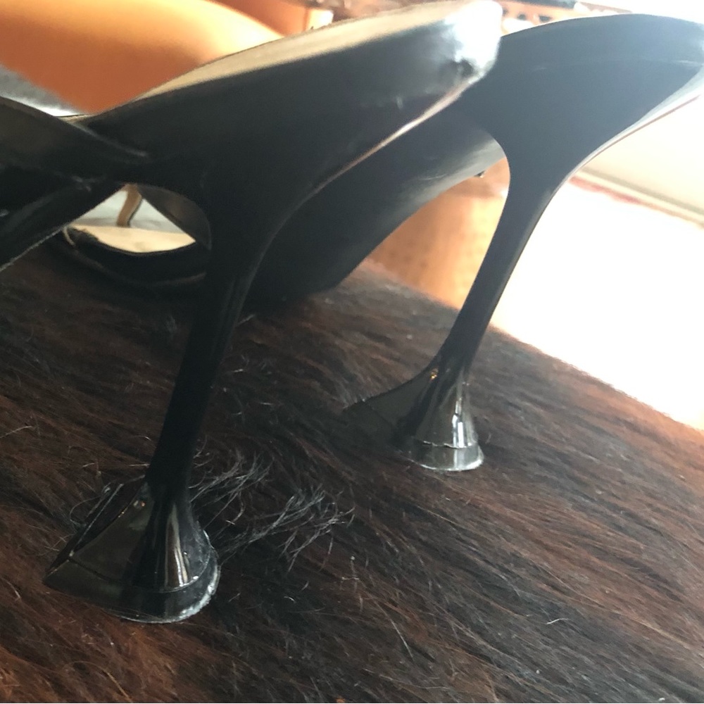 Chic Black Strappy Sandal with unique Hourglass heels Sz 8